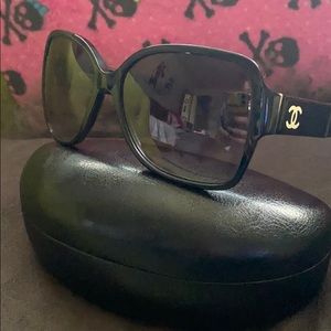 Vintage Chanel black sunglasses will throw case in